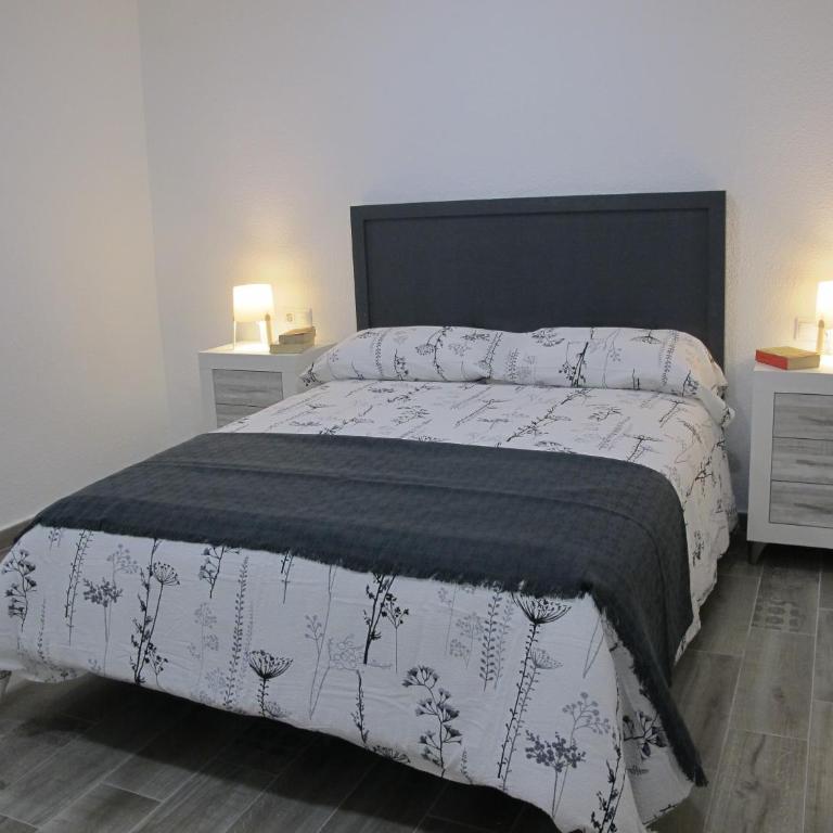Apartamentos Romero - Three-Bedroom Apartment - 12