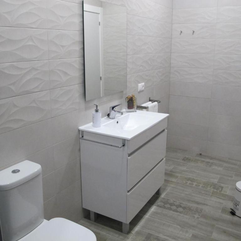 Apartamentos Romero - Three-Bedroom Apartment - 18