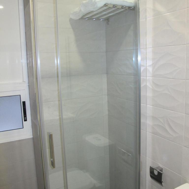 Apartamentos Romero - Three-Bedroom Apartment - 10