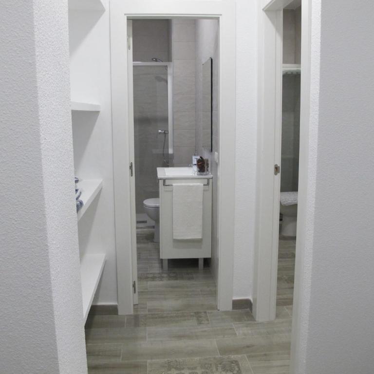Apartamentos Romero - Three-Bedroom Apartment - 17