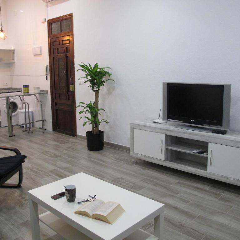 Apartamentos Romero - Three-Bedroom Apartment - 27