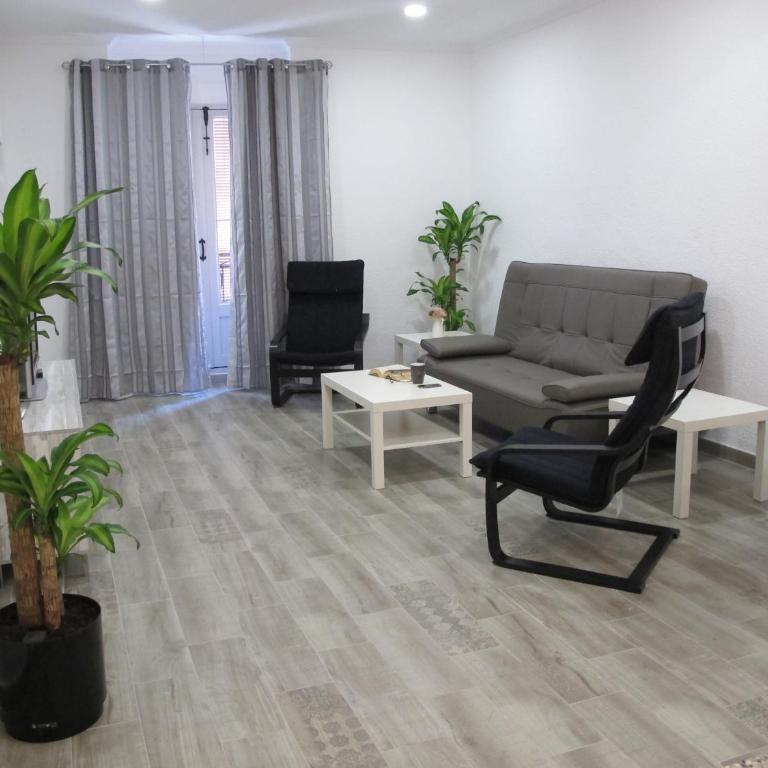 Apartamentos Romero - Three-Bedroom Apartment - 4