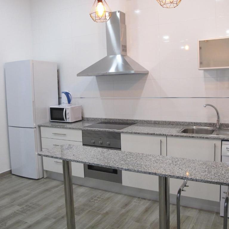 Apartamentos Romero - Three-Bedroom Apartment - 35