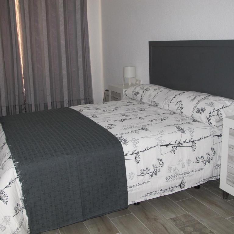 Apartamentos Romero - Three-Bedroom Apartment - 31