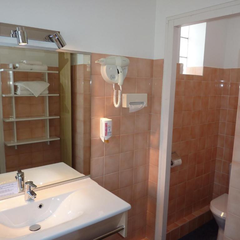 Hôtel La Concorde - Chambre Triple Supérieure avec Vue sur les Pins - 6