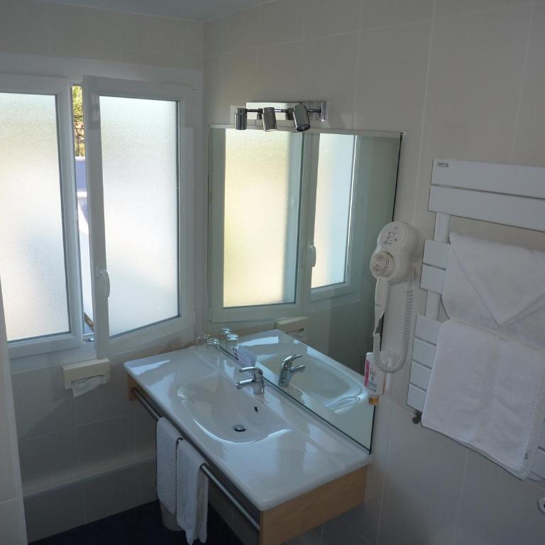Hôtel La Concorde - Chambre Double Supérieure avec Vue sur les Pins - 7