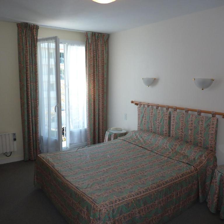 Hôtel La Concorde - Chambre Double Supérieure avec Vue sur les Pins - 8