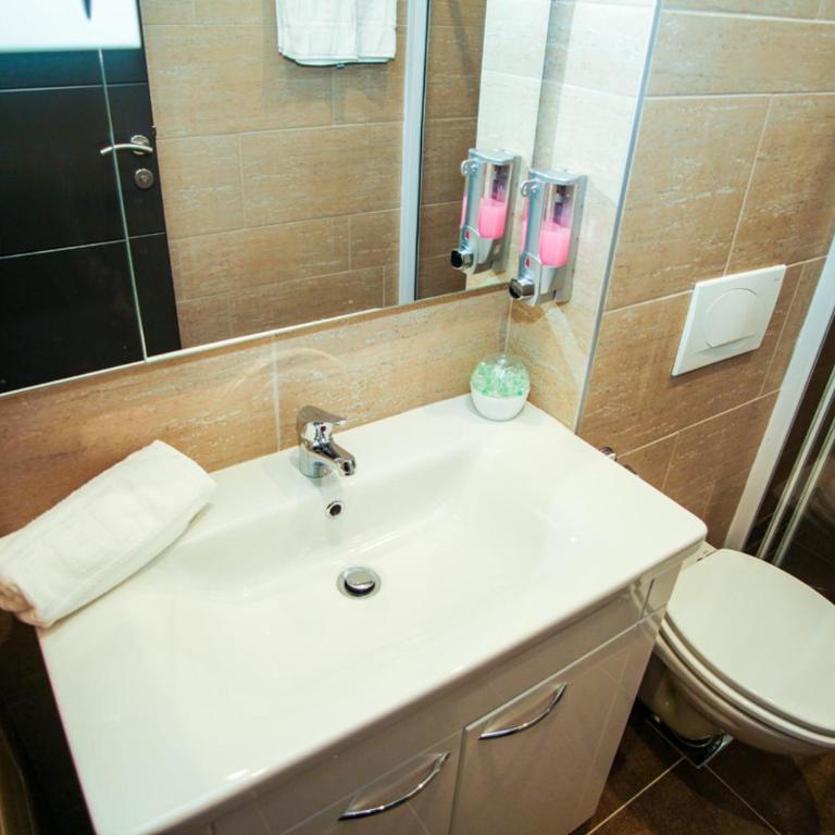 Motel Korzo - Single Room with Shower - 3