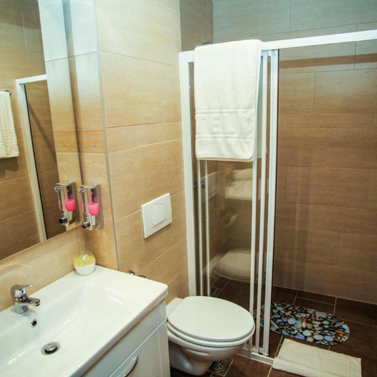 Motel Korzo - Triple Room with Shower - 7