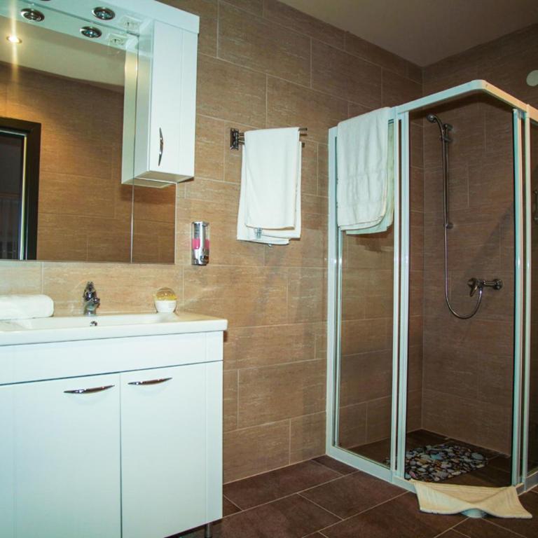 Motel Korzo - Family Room with Shower - 6