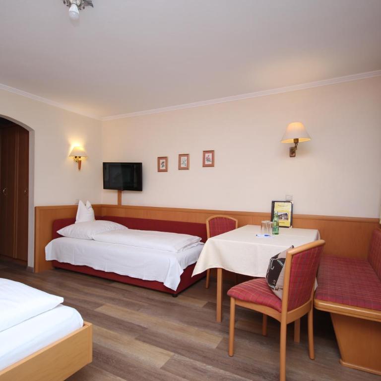Hotel-Garni Schernthaner - Dreibettzimmer mit Balkon - 5