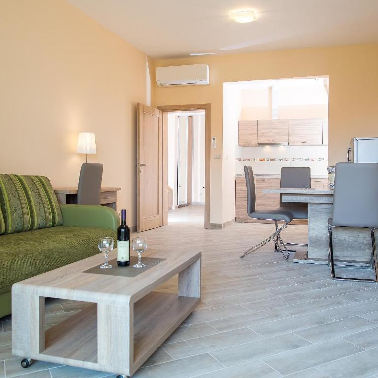 ApartHotel Belvedere Residence Becici Budva - Executive Apartman sa 1 Spavaćom Sobom, Terasom i Pogledom na More - 10