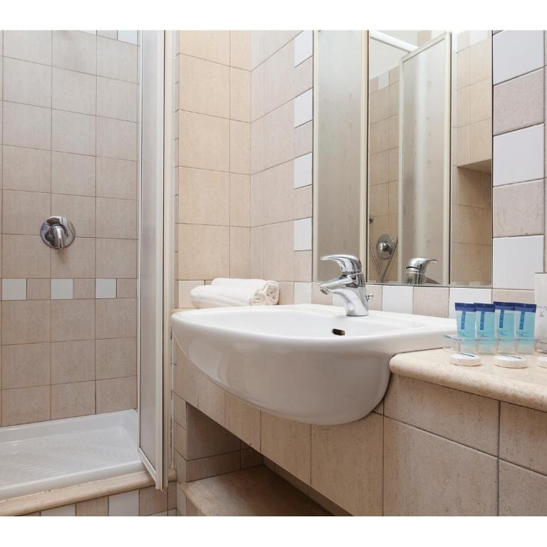 Hotel Kennedy - Camera Familiare - 7