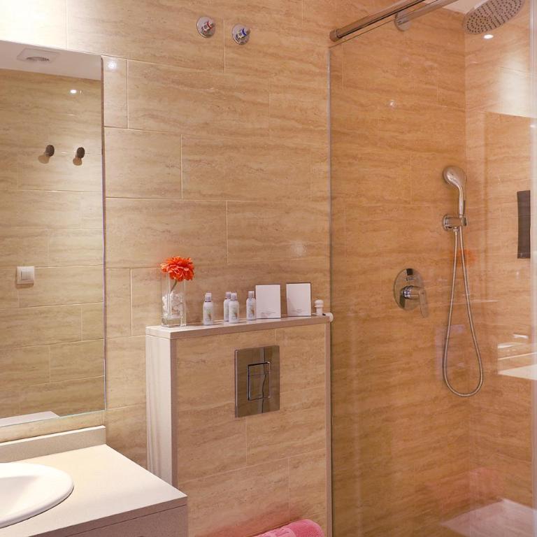 Hotel Continental Barcelona - Superior Double or Twin Room with Garden View - 2