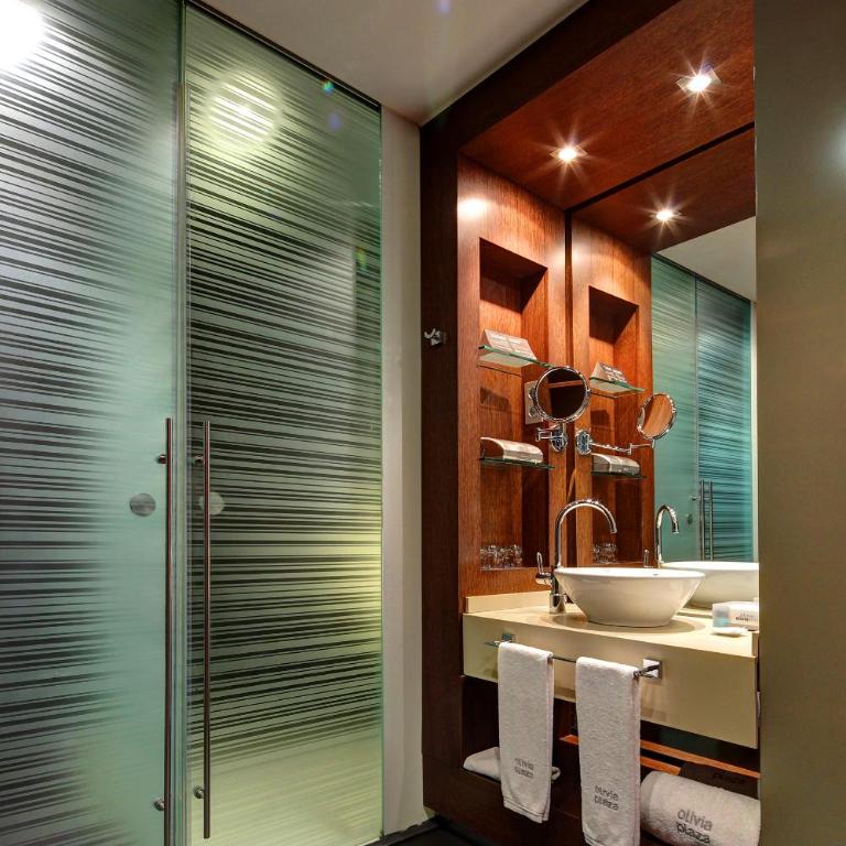 Olivia Plaza Hotel - Triple Room - 5