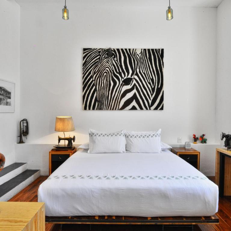 Hotel Los Amantes - Suite con cama grande y balcón - 3