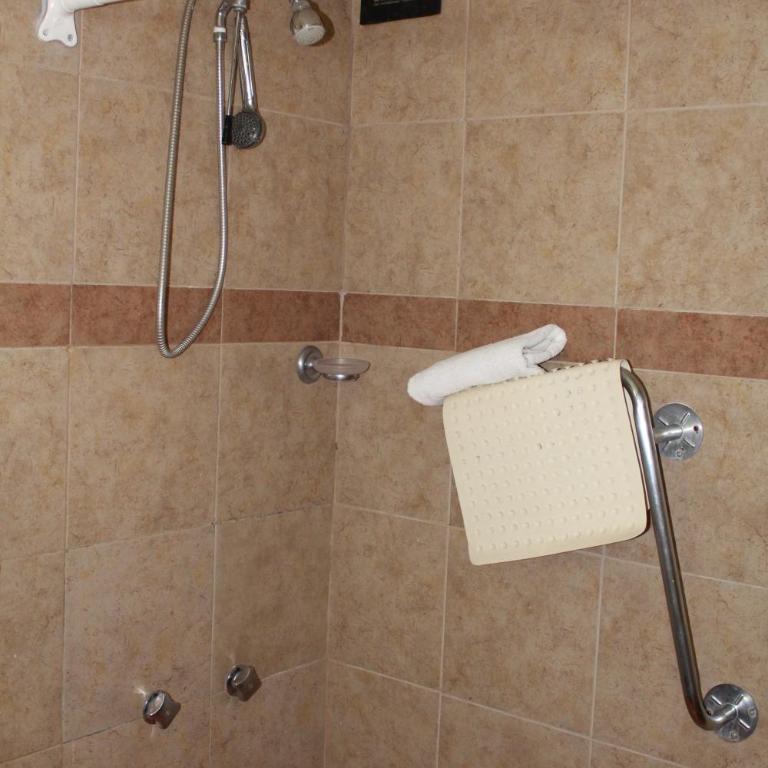 Best Western Majestic - Double Room with Two Double Beds - Disability Access/Non-Smoking - 3