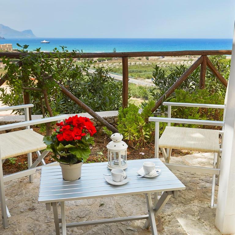 Appartaville Castellammare del Golfo - Appartamento con 1 Camera da Letto e Vista Mare e Patio - 2