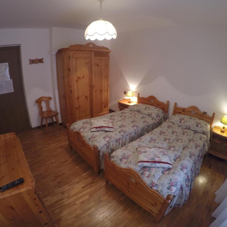 Hotel Fiames - Camera Doppia con Letti Singoli e Bagno in Comune - 13