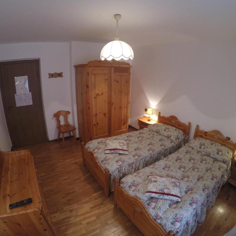 Hotel Fiames - Camera Doppia con Letti Singoli e Bagno in Comune - 12
