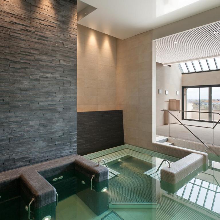 Hôtel Le Nouveau Monde - Chambre Double ou Lits Jumeaux Supérieure avec Vue sur Ville - 3