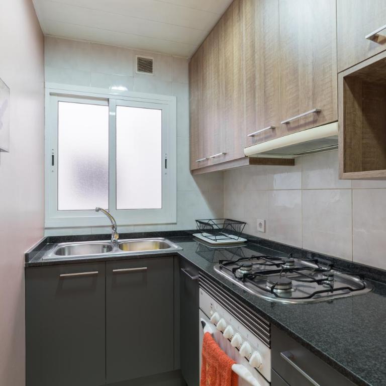 ApartEasy - Plaza España & Fira - Three-Bedroom Apartment - Plaza Espanya - 22