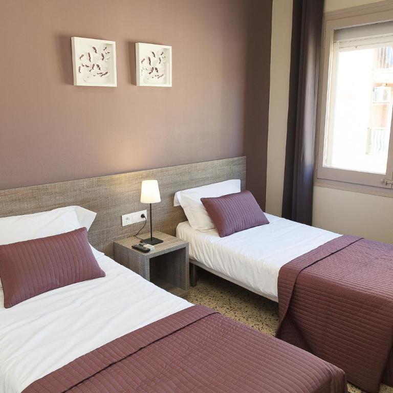 Hostal Fonda Montserrat - Habitación Doble Estándar con baño privado - 1