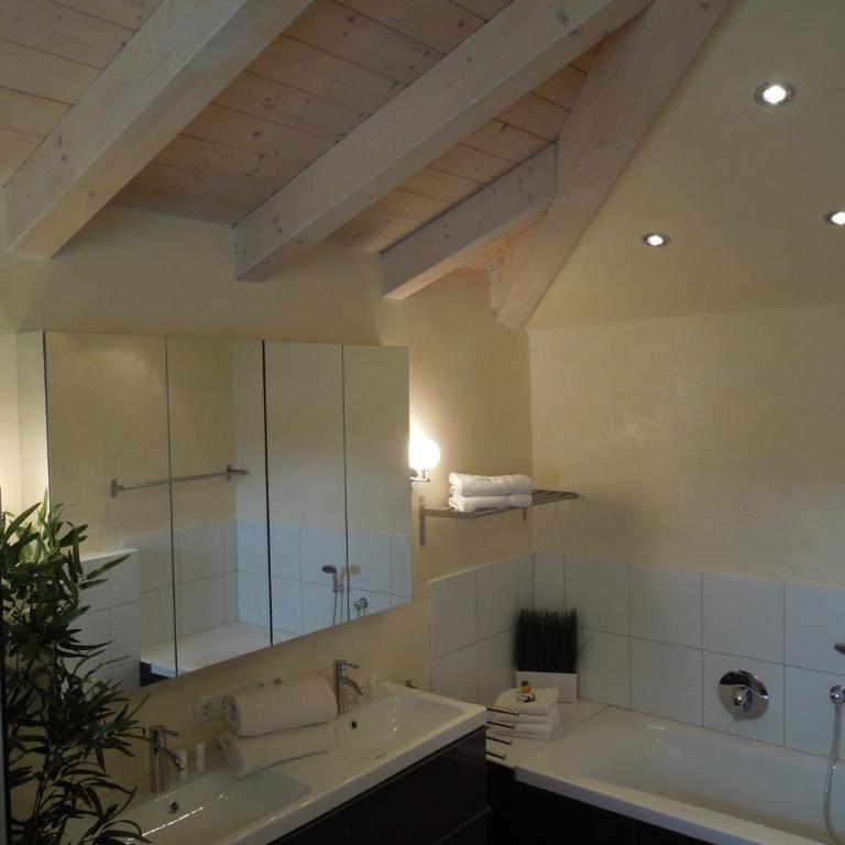 Alpenlandhaus Menardi - Apartment mit 2 Schlafzimmern und Balkon - 1