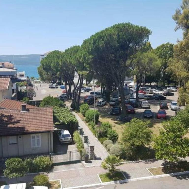 Bright Central Apartman - Two-Bedroom Apartment - 18