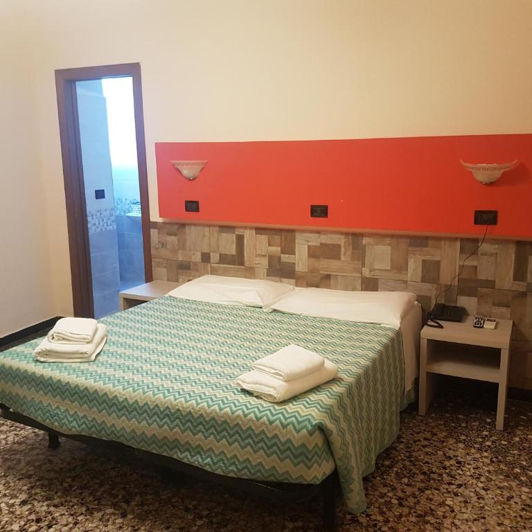 Hotel Le Tre Stazioni - Camera Doppia con Letti Singoli - 6