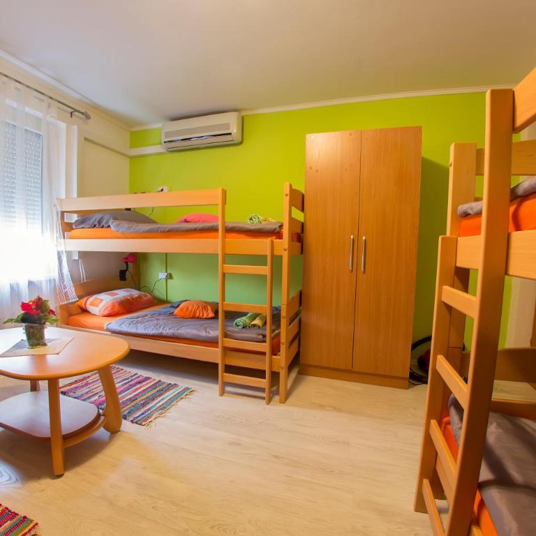 Hostel Adi - Bed in 6-Bed Dormitory Room - 4
