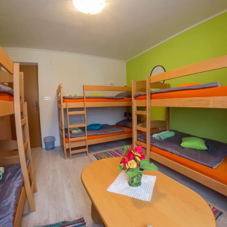 Hostel Adi - Bed in 6-Bed Dormitory Room - 1
