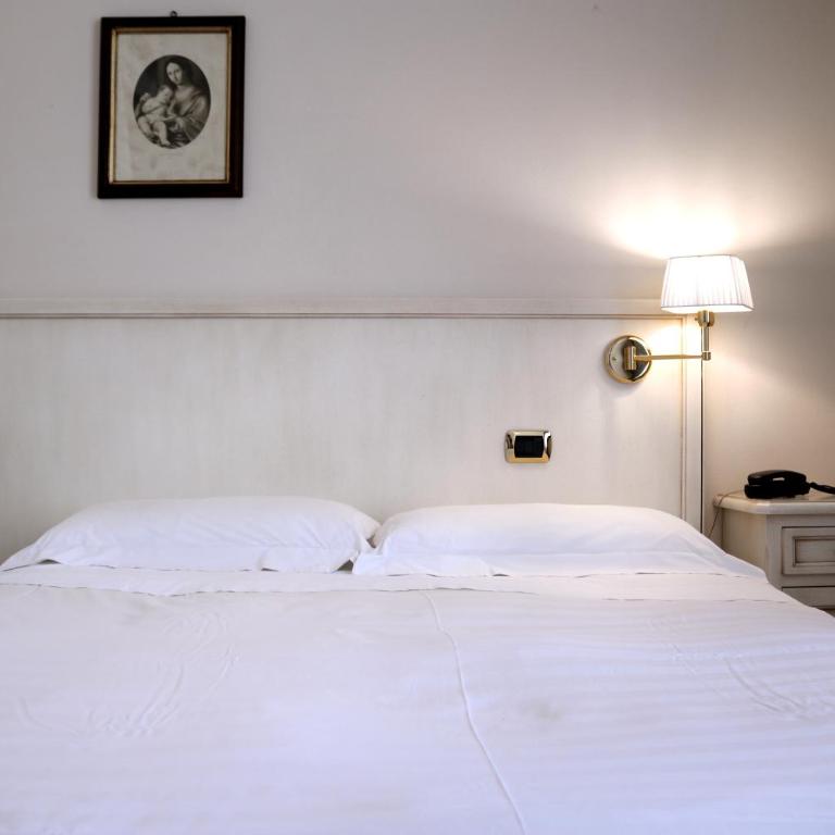 Hotel Astro Mediceo - Camera Basic Matrimoniale/Doppia con Letti Singoli - 3