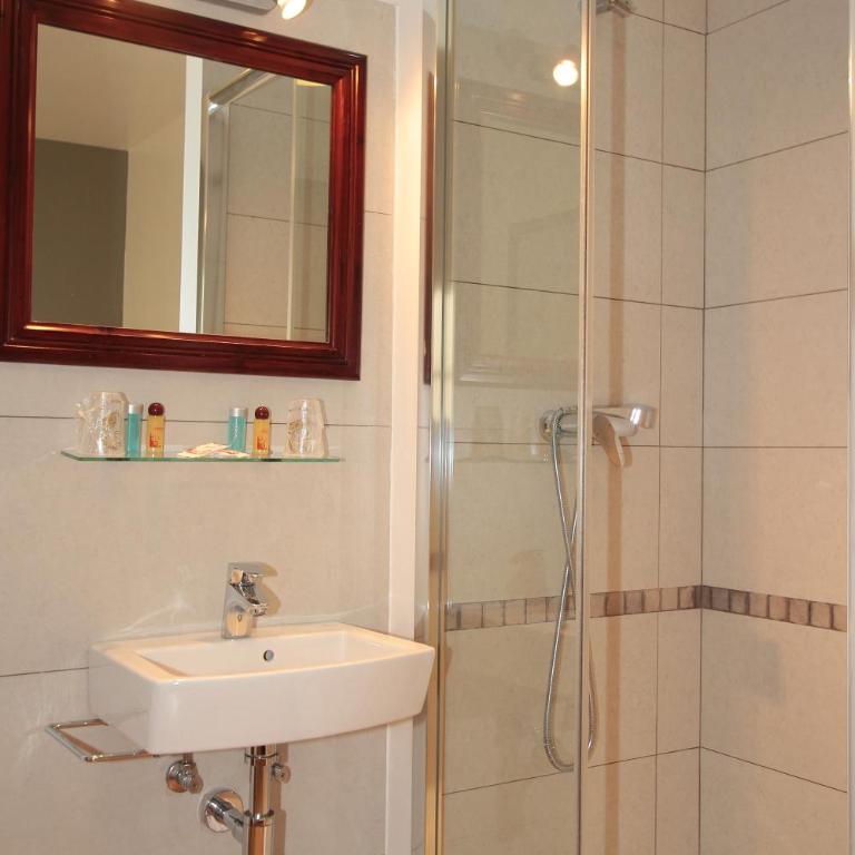 Hostal Ripoll Ibiza - Habitación Doble con baño compartido - 1 o 2 camas - 3