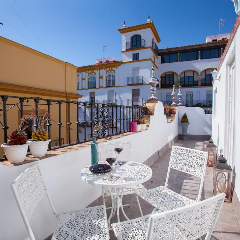 Suites del Arenal Olehousing - Habitación Cuádruple con terraza - 1