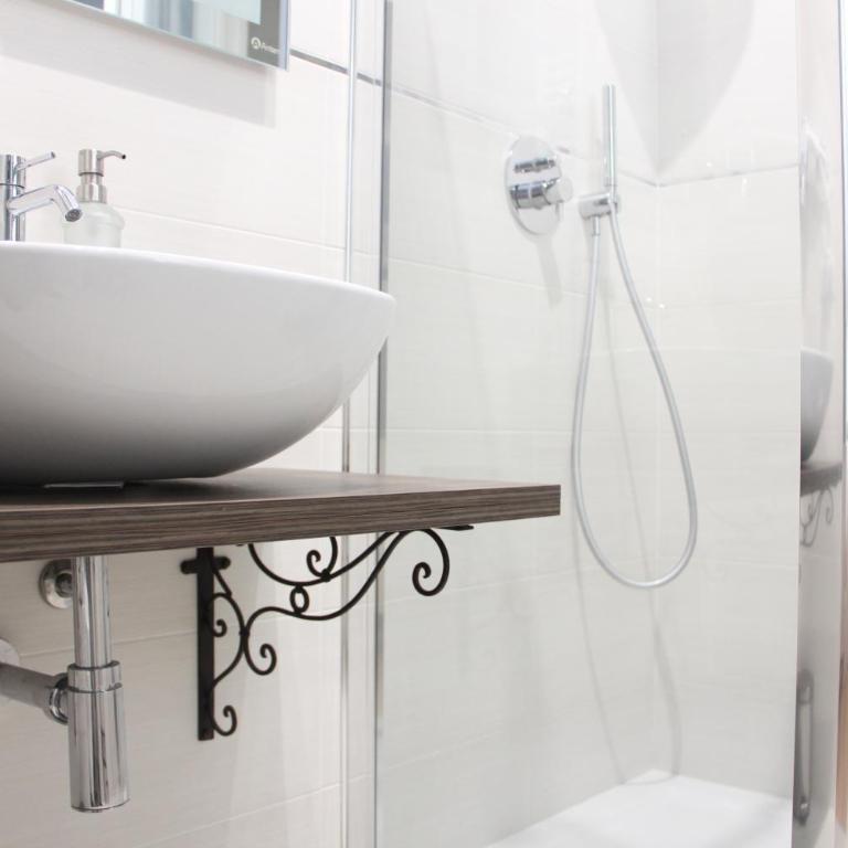 Residenza del Maestro - Camera Matrimoniale con Bagno Privato - 11