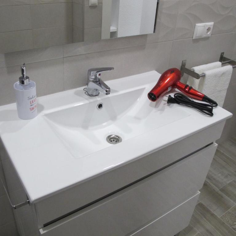 Apartamentos Romero - Three-Bedroom Apartment - 7