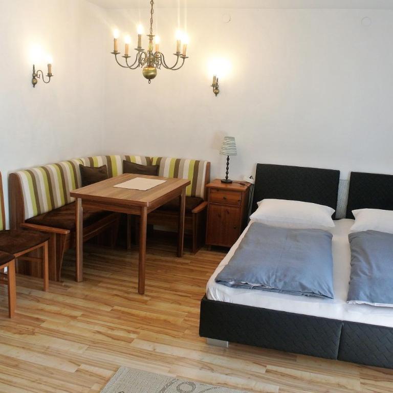 Haus Stratton - Apartment with Balcony - 3