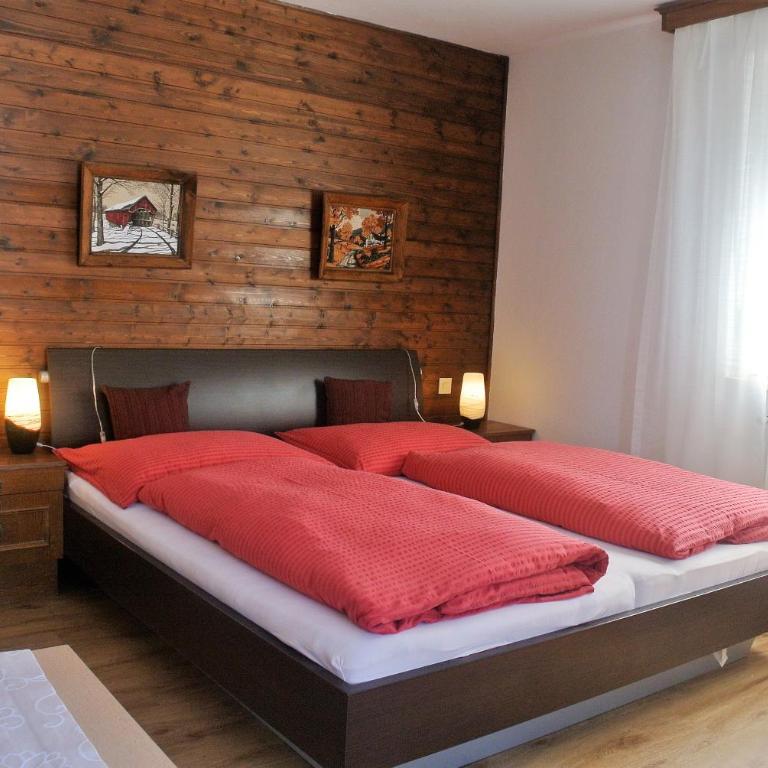 Haus Stratton - Double Room with Shared Toilet and Balcony - 1