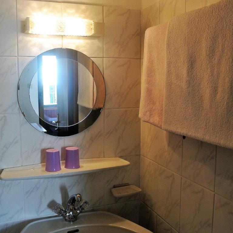 Haus Stratton - Double Room with Shared Toilet and Balcony - 3