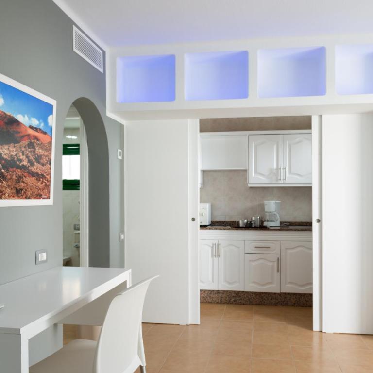Hyde Park Lane - Two-bedroom apartment (2 Adults and 1 Child) - 8