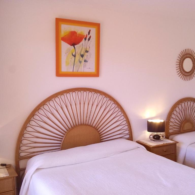 Hôtel Les Palmiers - Chambre Triple avec Terrasse et Vue sur la Piscine - 3