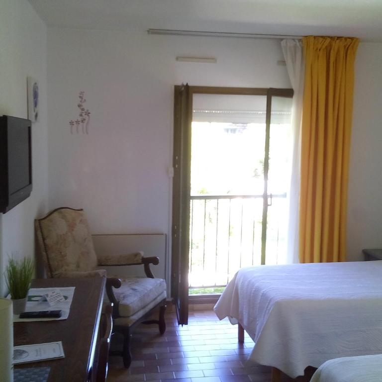 Hôtel Les Palmiers - Chambre Double - Vue sur Jardin - 5