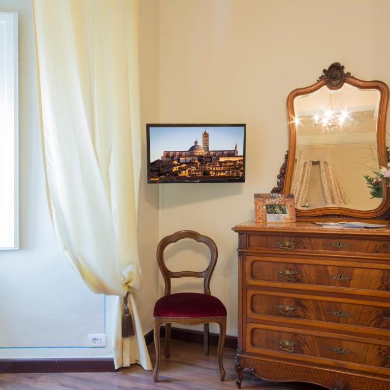 B&B Pantaneto - Palazzo Bulgarini - Camera Quintupla - 5