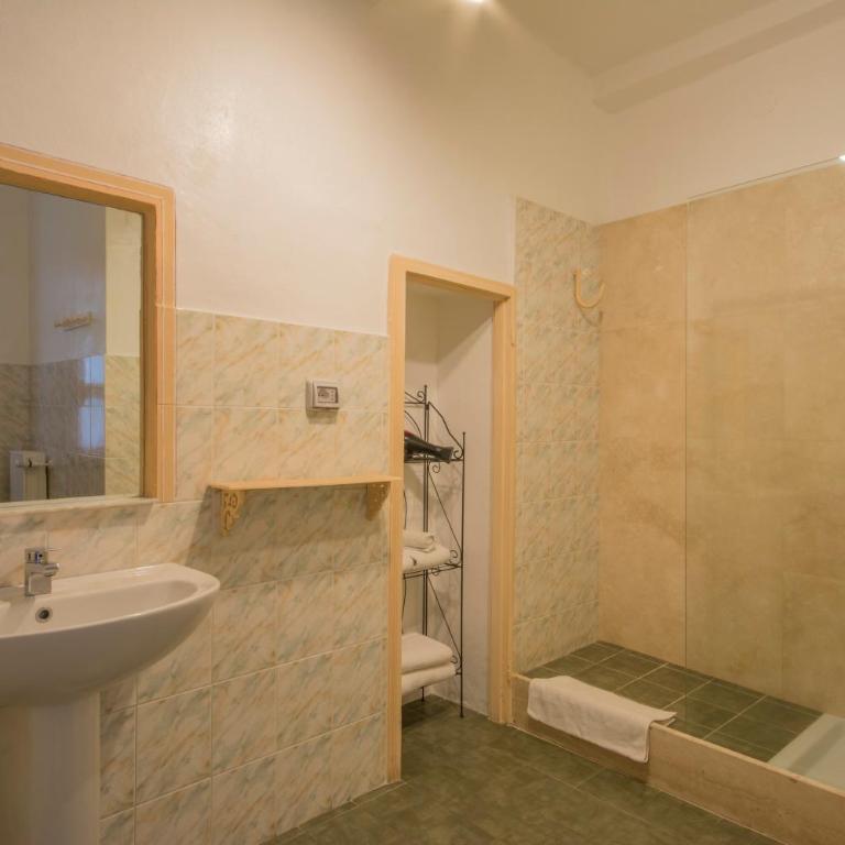 B&B Pantaneto - Palazzo Bulgarini - Camera Quintupla - 2