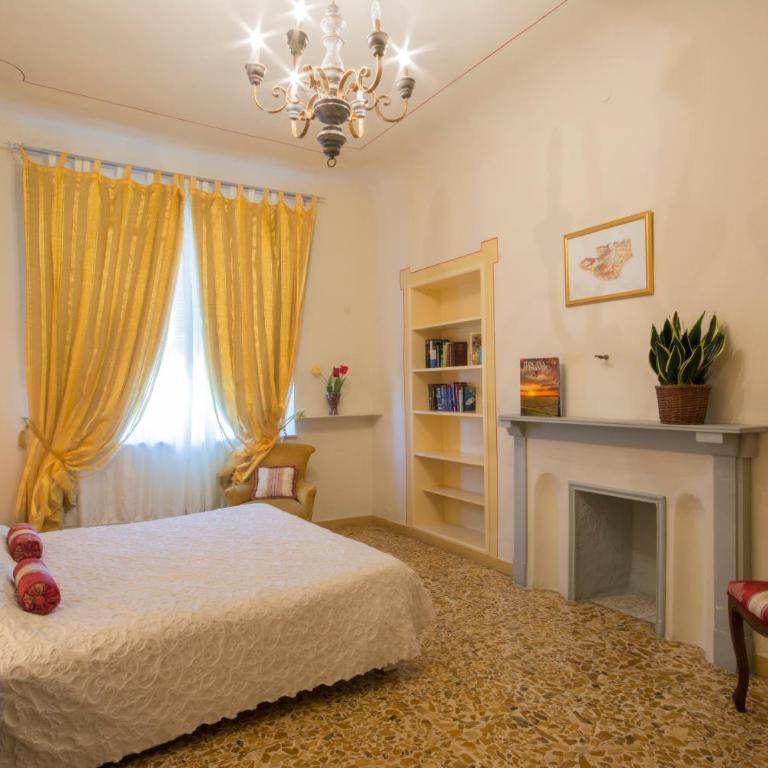 B&B Pantaneto - Palazzo Bulgarini - Camera Matrimoniale con Bagno Privato Esterno - 2