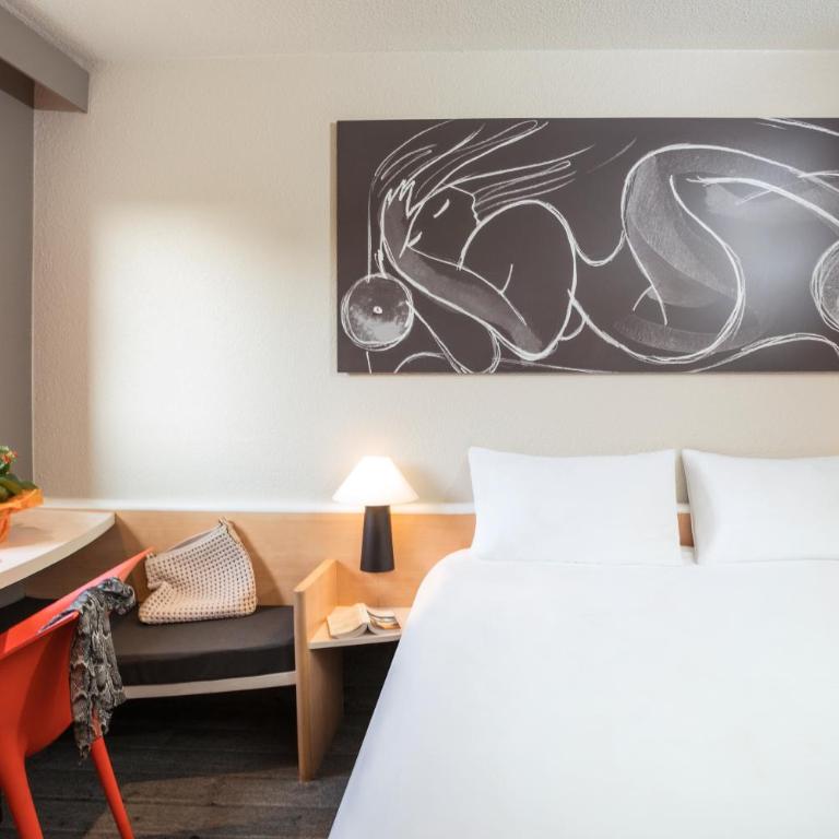 ibis Antibes Sophia-Antipolis - Chambre Standard avec 1 Lit Double et 1 Lit Simple - 8