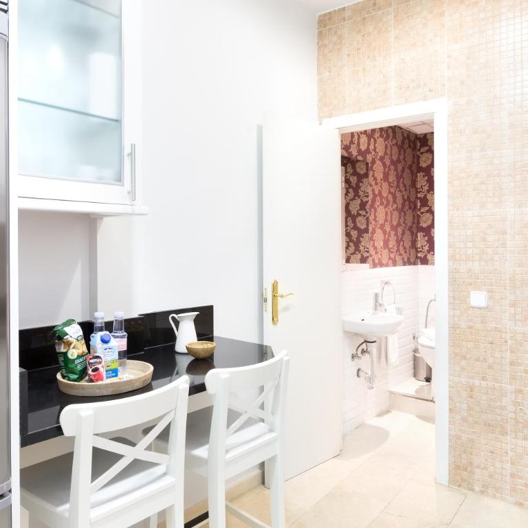 Carretas Apartments - Two-Bedroom Apartment (5 Adults) - 2