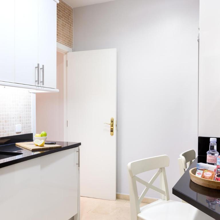 Carretas Apartments - Two-Bedroom Apartment (5 Adults) - 12