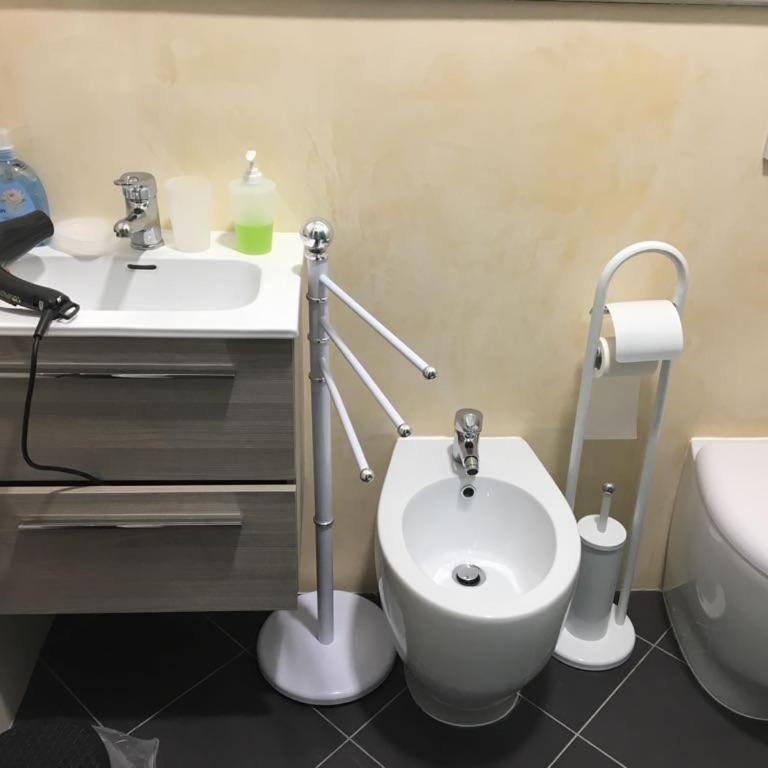 La Perla Del Golfo - Camera Tripla con Bagno Privato - 13